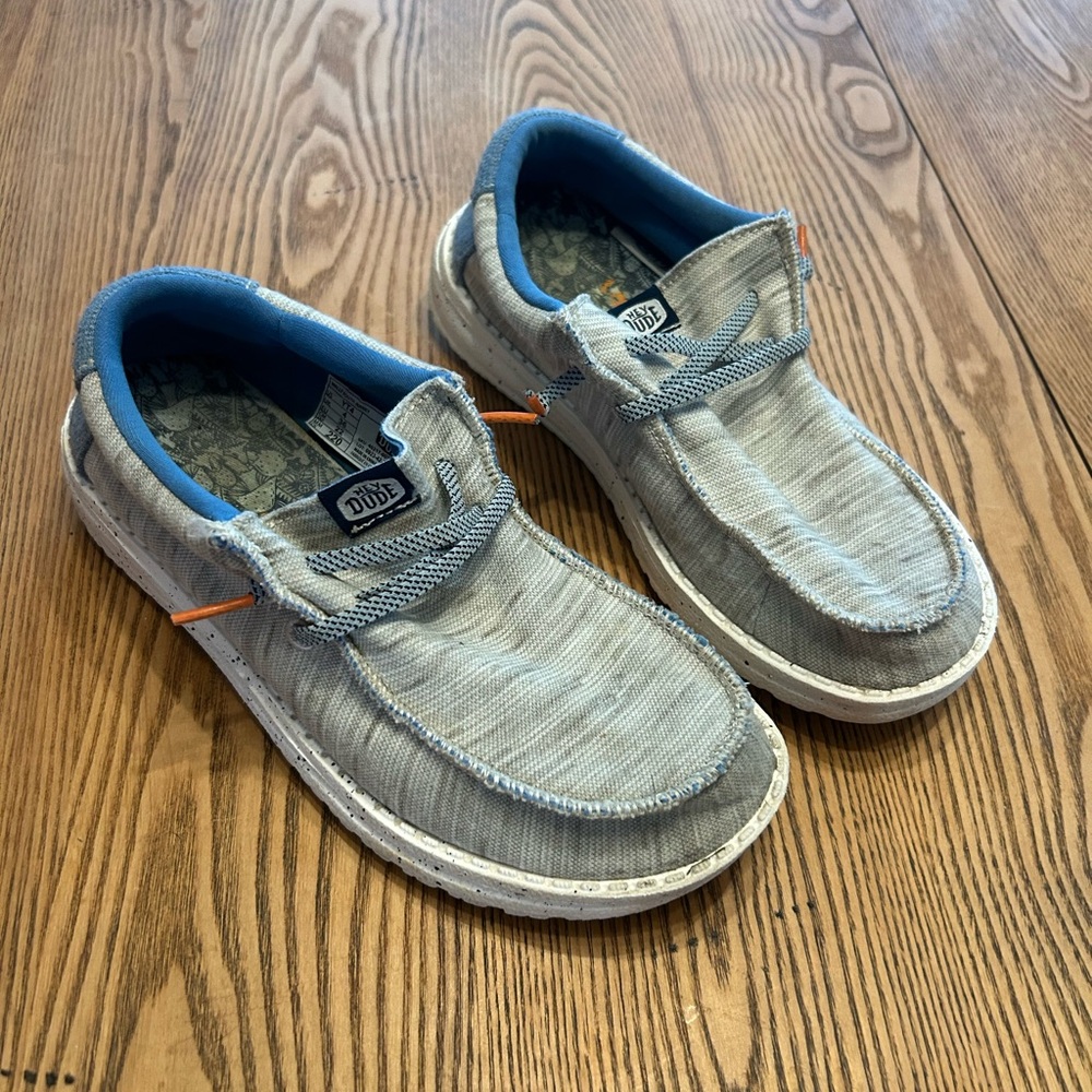 Hey Dude Boy’s Light Gray and Blue Shoes. Size: youth 4